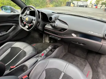 FERRARI F8 Tributo  Karbon AFS Kamera Carplay