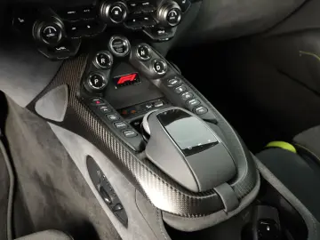 ASTON MARTIN V8 Vantage  F1 SONDERMODELL 1.H