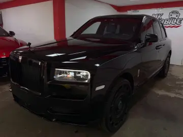 ROLLS ROYCE Cullinan Black-Paket 24 Mansory Sternehimmel TV