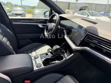 Volkswagen Touareg 3.0 TSI R LINE
