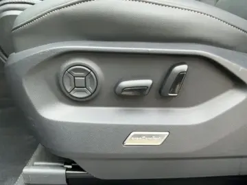 Volkswagen Touareg 3.0 TDI R-LINE HD-MATRIX