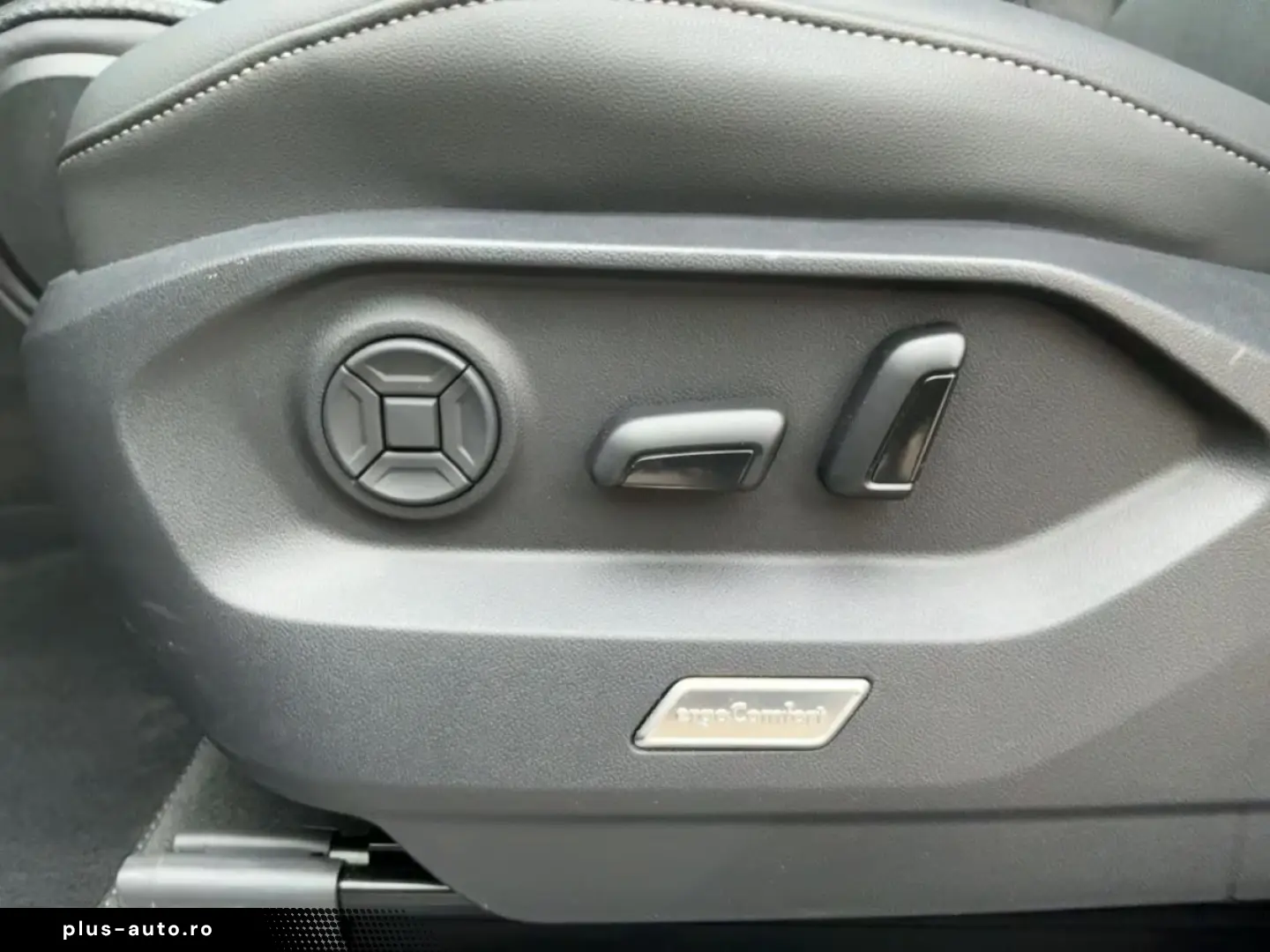 Volkswagen Touareg 3.0 TDI R-LINE HD-MATRIX