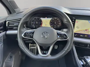 Volkswagen Touareg R-Line 4Motion Panorama