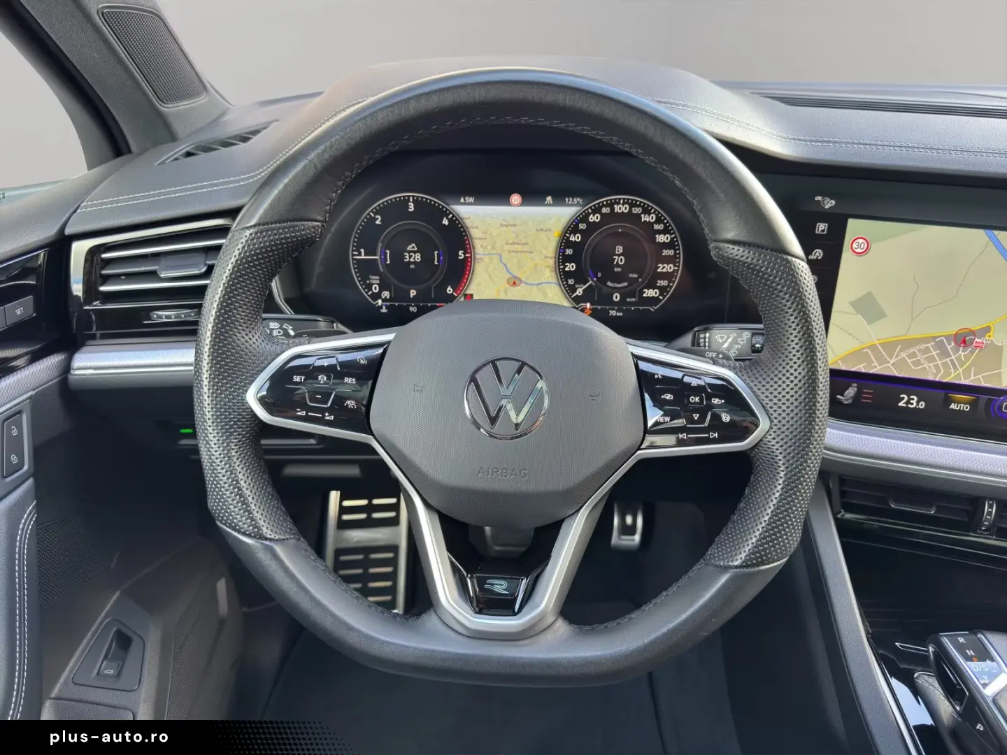 Volkswagen Touareg R-Line 4Motion Panorama
