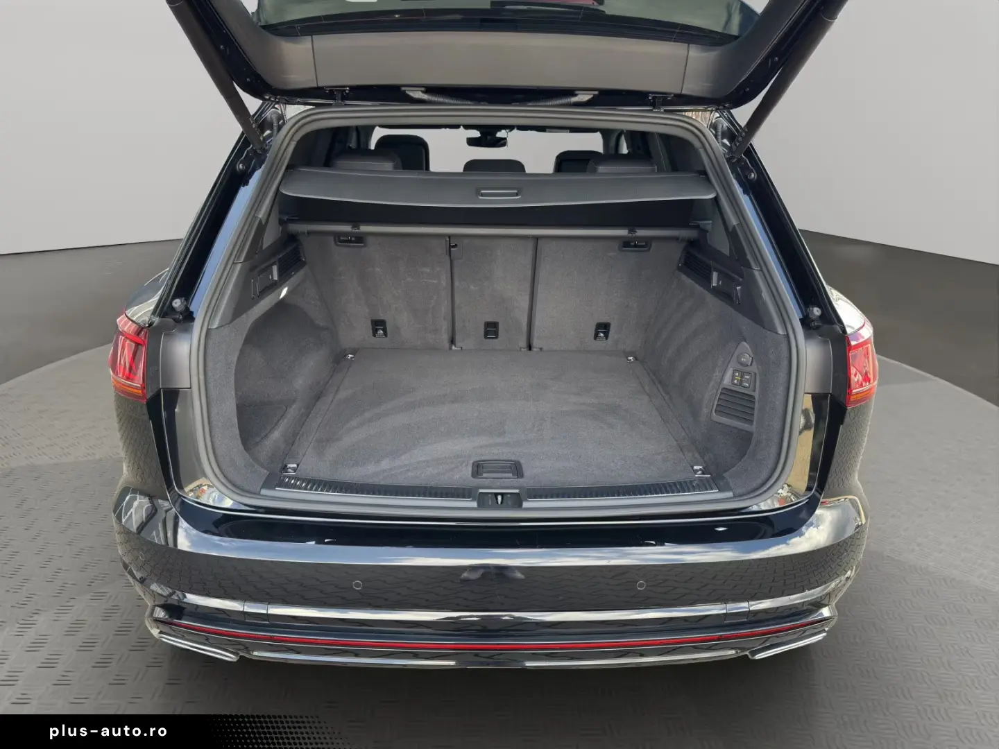 Volkswagen Touareg R-Line 4Motion Panorama