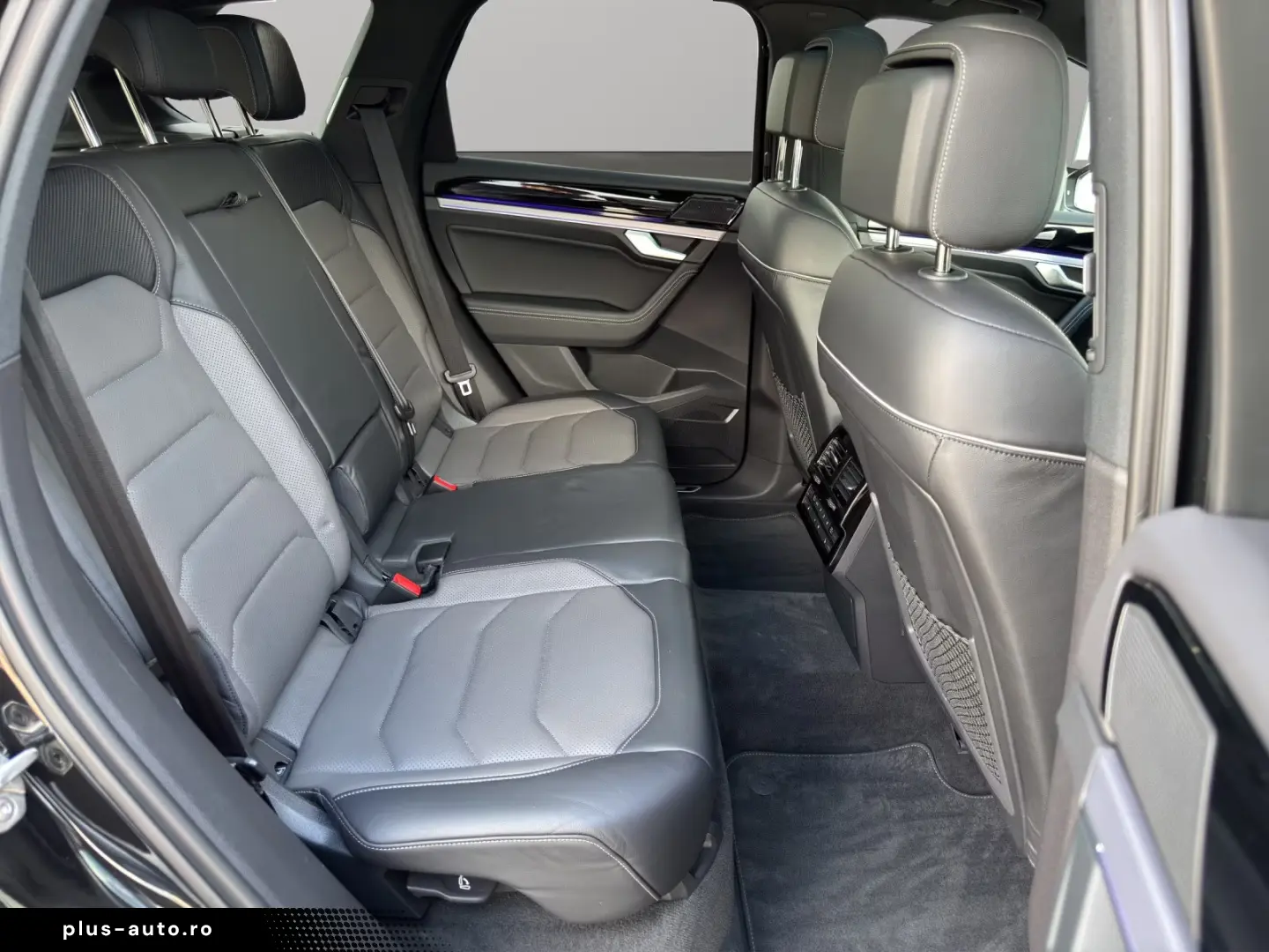 Volkswagen Touareg R-Line 4Motion Panorama