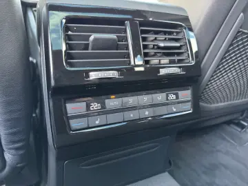 Volkswagen Touareg R-Line 4Motion Panorama