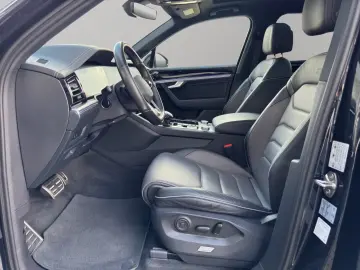 Volkswagen Touareg R-Line 4Motion Panorama