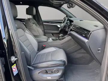 Volkswagen Touareg R-Line 4Motion Panorama