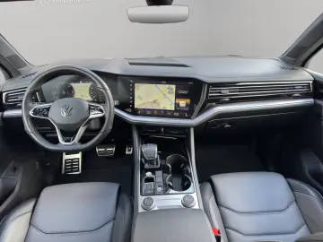 Volkswagen Touareg R-Line 4Motion Panorama