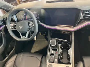 Volkswagen Touareg R-Line 3.0TDI 4Motion Pano