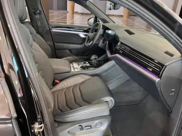 Volkswagen Touareg R-Line 3.0TDI 4Motion Pano