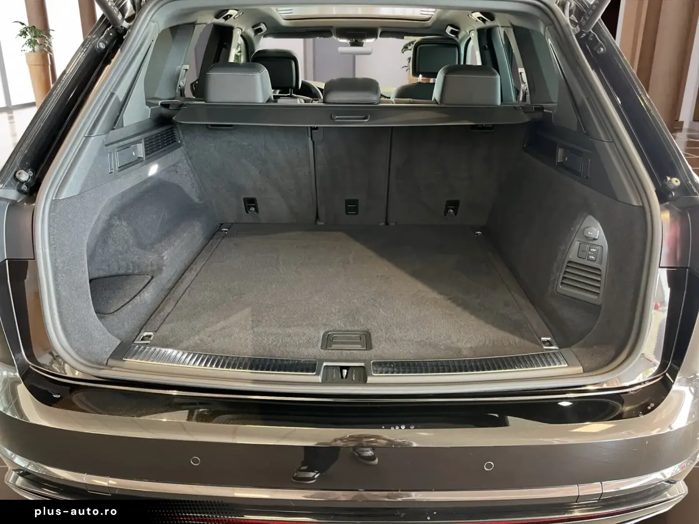 Volkswagen Touareg R-Line 3.0TDI 4Motion Pano