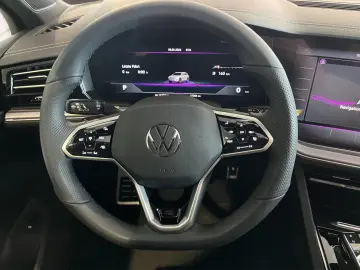 Volkswagen Touareg R-Line 3.0TDI 4Motion Pano