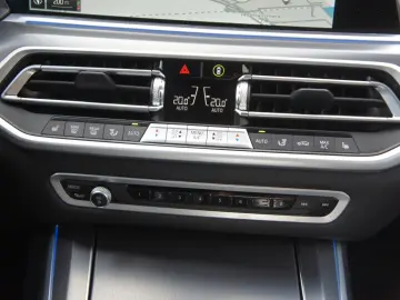 BMW X5 xDrive 30d xLine ACC HUD LEDER 20Z TRITTBRETT