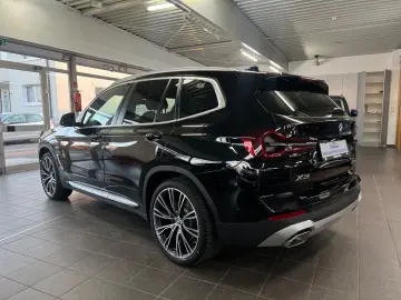 BMW X3 xD 30e DAB Park Plus LED mit Kurvenlicht