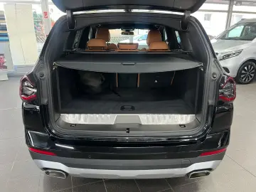 BMW X3 xD 30e DAB Park Plus LED mit Kurvenlicht