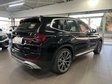 BMW X3 xD 30e DAB Park Plus LED mit Kurvenlicht