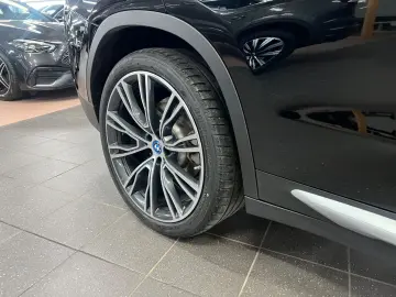 BMW X3 xD 30e DAB Park Plus LED mit Kurvenlicht