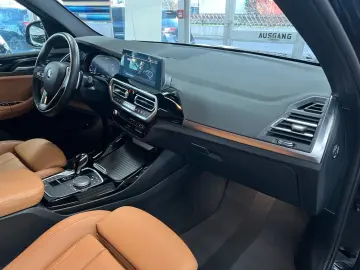 BMW X3 xD 30e DAB Park Plus LED mit Kurvenlicht