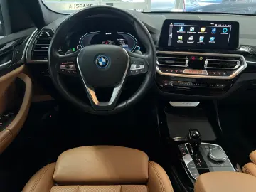 BMW X3 xD 30e DAB Park Plus LED mit Kurvenlicht