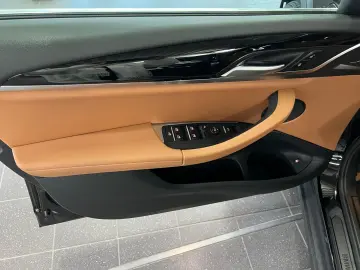 BMW X3 xD 30e DAB Park Plus LED mit Kurvenlicht