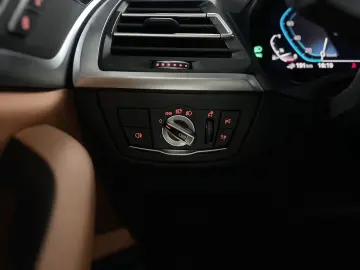 BMW X3 xD 30e DAB Park Plus LED mit Kurvenlicht