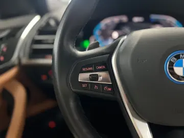 BMW X3 xD 30e DAB Park Plus LED mit Kurvenlicht