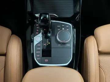 BMW X3 xD 30e DAB Park Plus LED mit Kurvenlicht