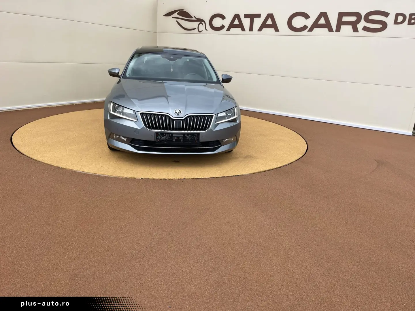 Skoda Superb 2.0TDI  BI-Xenon  Panoramic  Keyless  Webasto