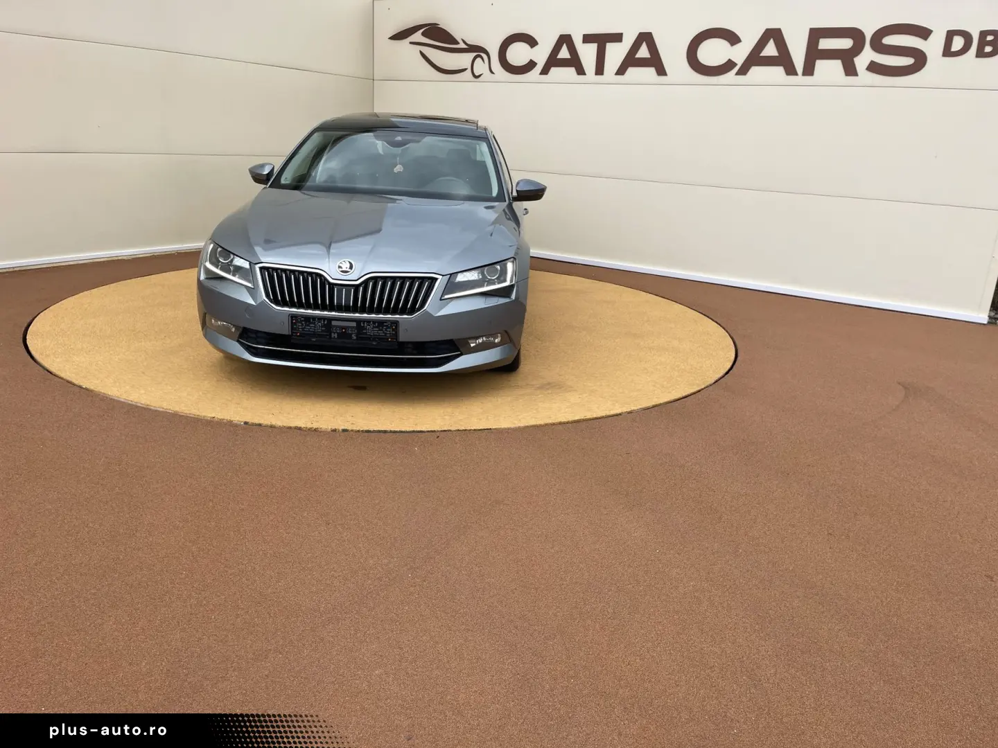 Skoda Superb 2.0TDI  BI-Xenon  Panoramic  Keyless  Webasto