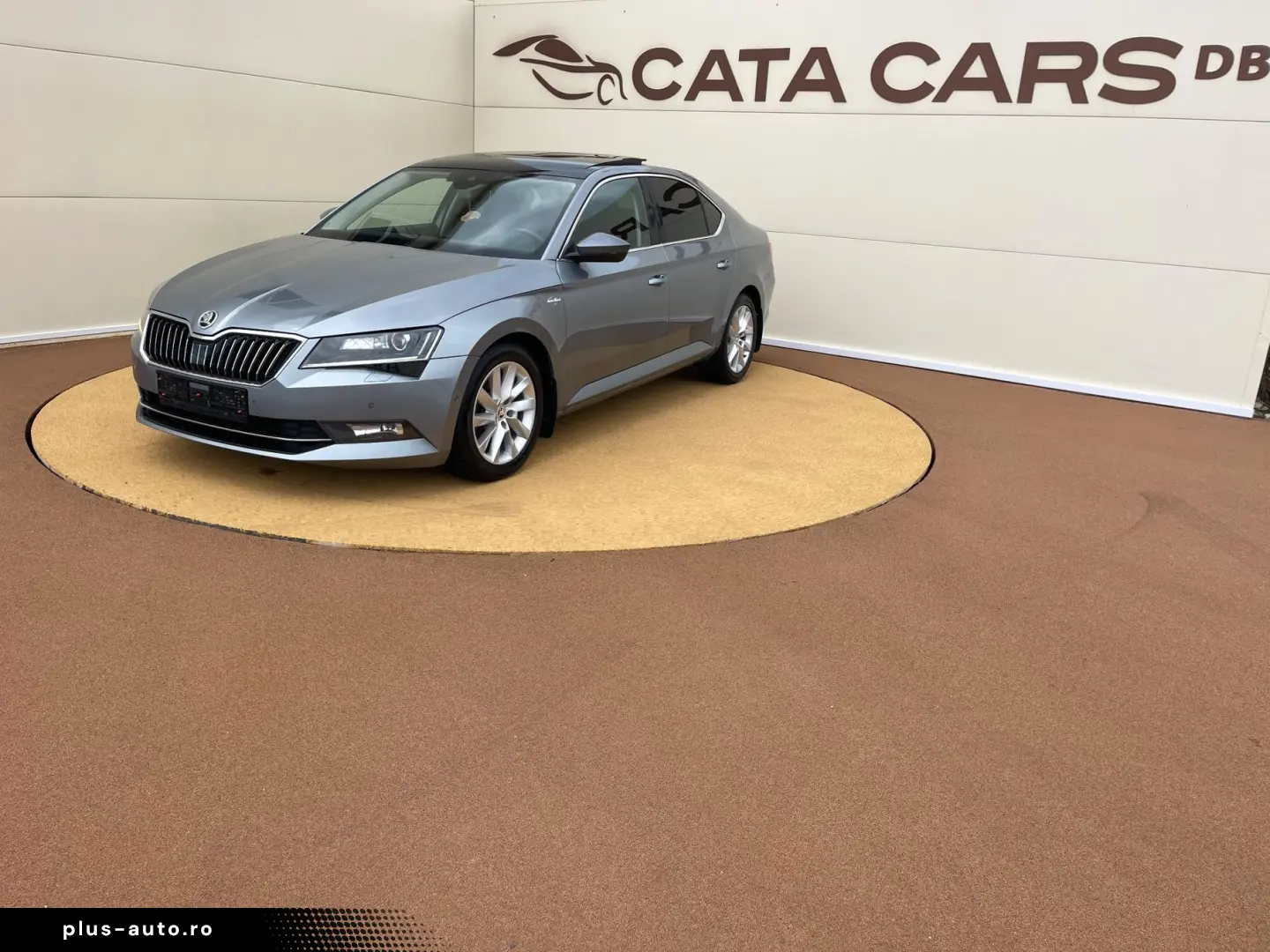 Skoda Superb 2.0TDI  BI-Xenon  Panoramic  Keyless  Webasto