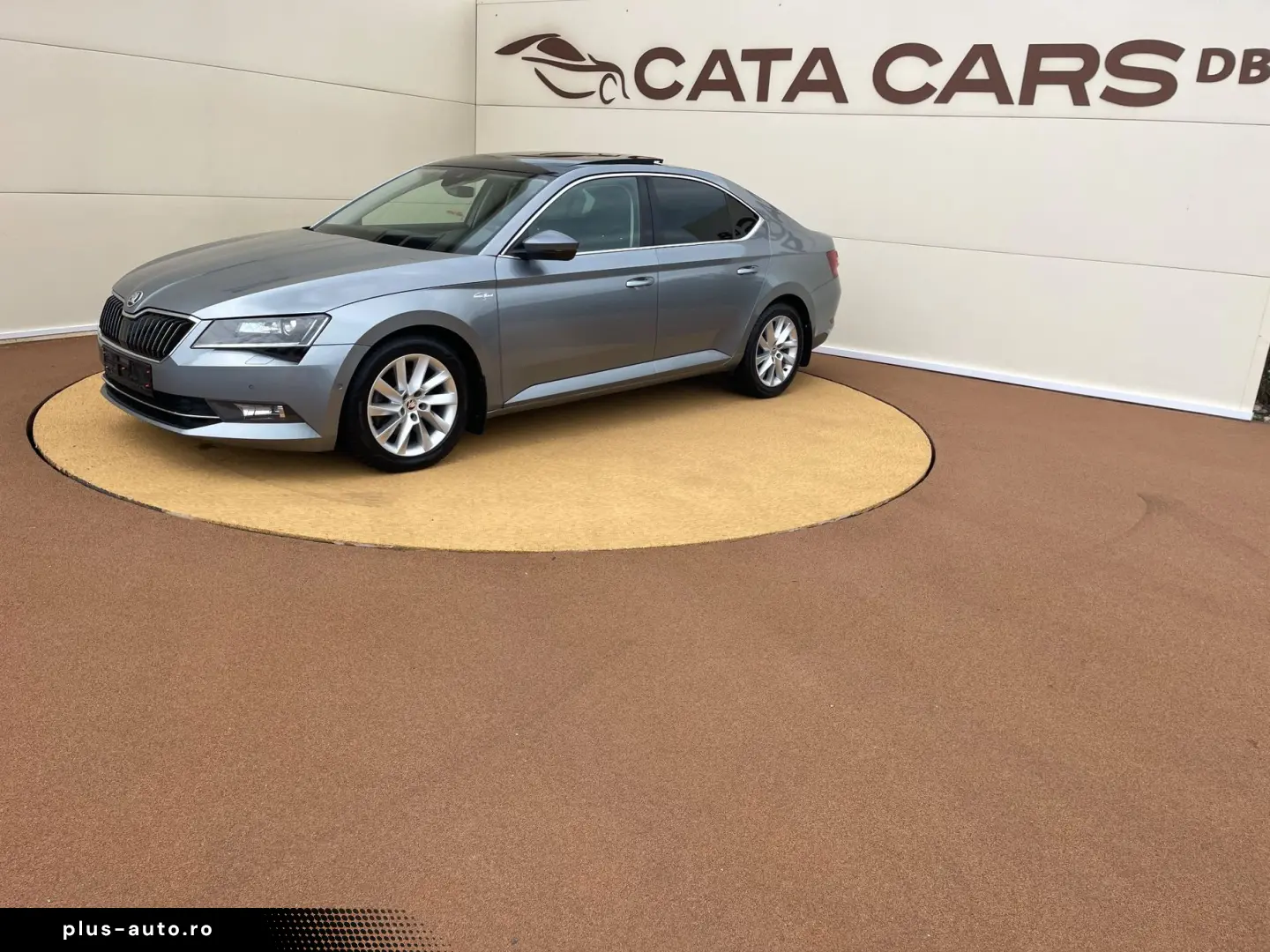 Skoda Superb 2.0TDI  BI-Xenon  Panoramic  Keyless  Webasto