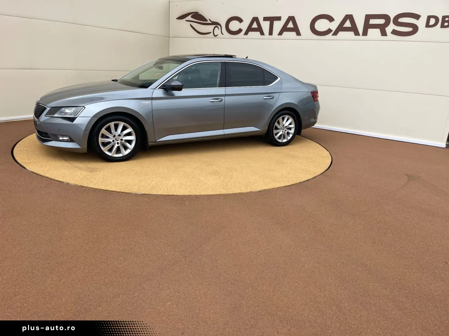 Skoda Superb 2.0TDI  BI-Xenon  Panoramic  Keyless  Webasto