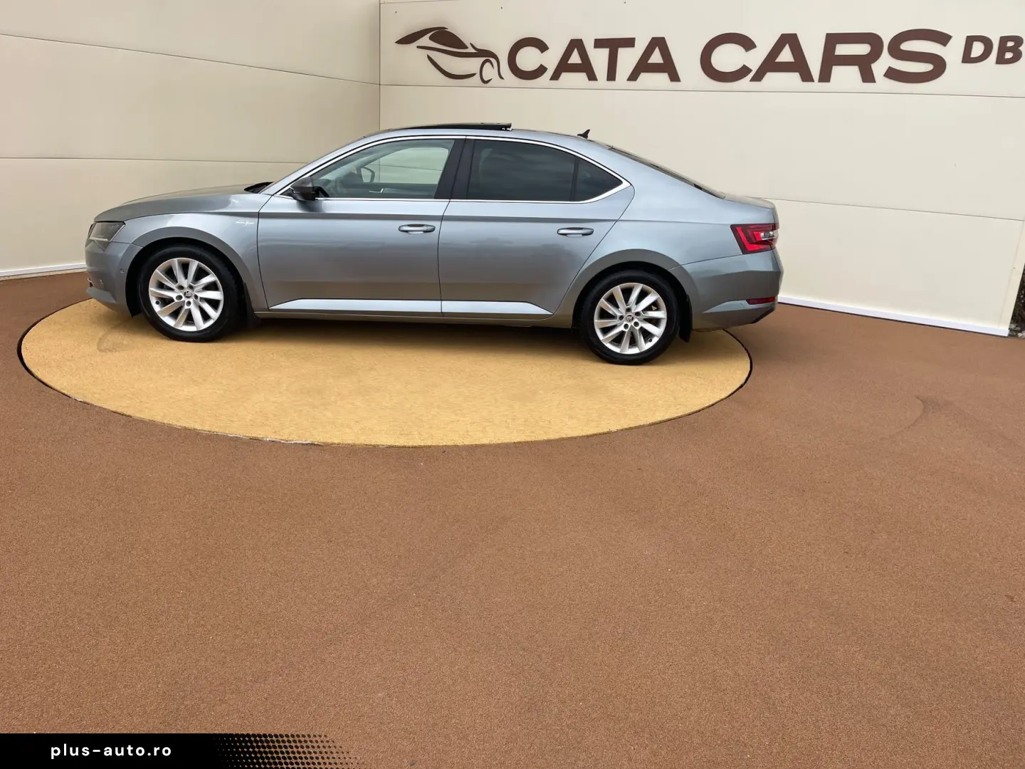 Skoda Superb 2.0TDI  BI-Xenon  Panoramic  Keyless  Webasto