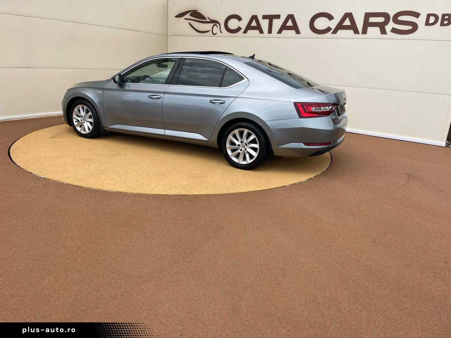 Skoda Superb 2.0TDI  BI-Xenon  Panoramic  Keyless  Webasto
