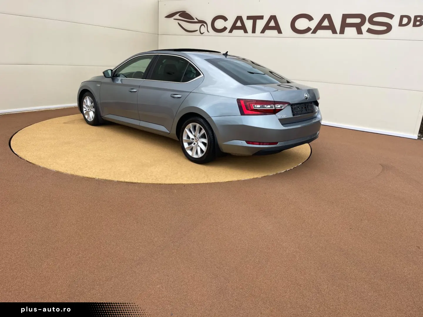 Skoda Superb 2.0TDI  BI-Xenon  Panoramic  Keyless  Webasto