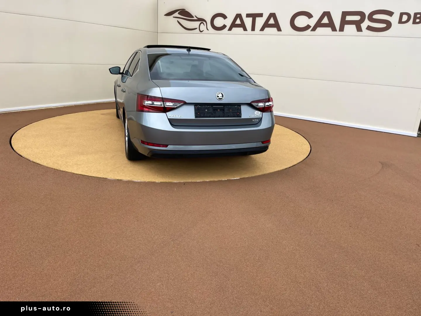 Skoda Superb 2.0TDI  BI-Xenon  Panoramic  Keyless  Webasto