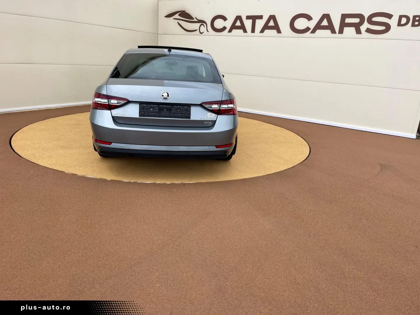 Skoda Superb 2.0TDI  BI-Xenon  Panoramic  Keyless  Webasto