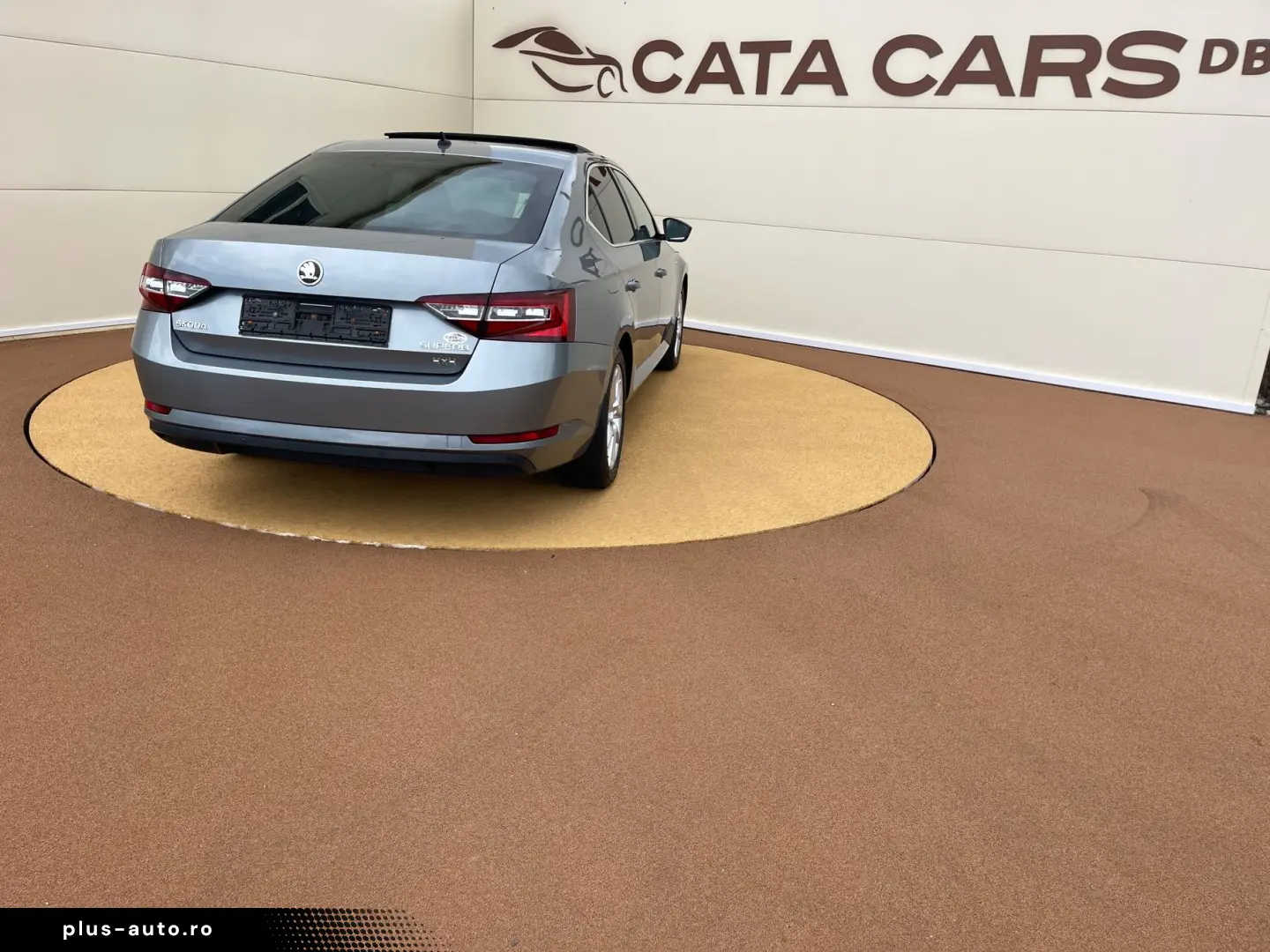 Skoda Superb 2.0TDI  BI-Xenon  Panoramic  Keyless  Webasto