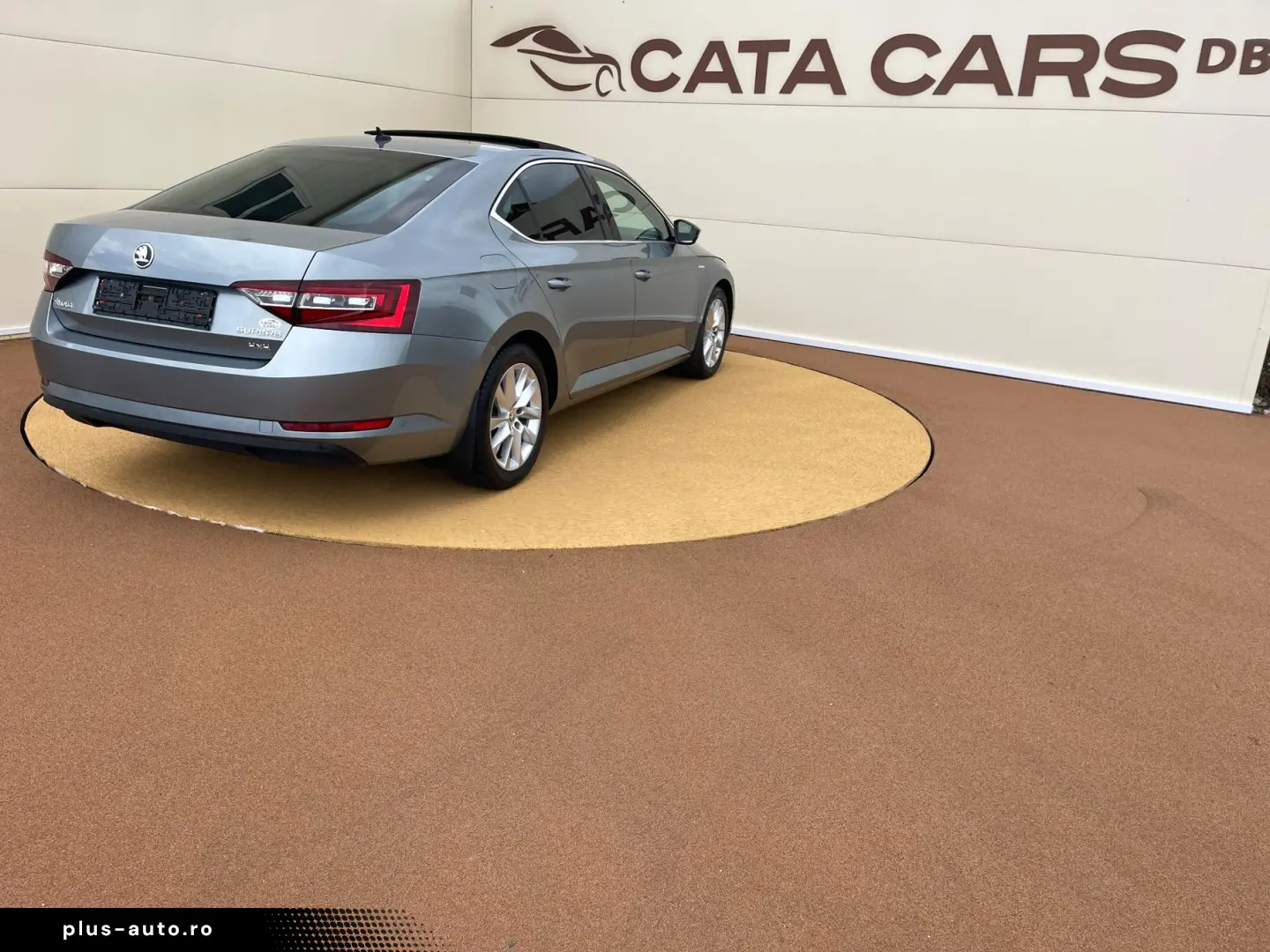 Skoda Superb 2.0TDI  BI-Xenon  Panoramic  Keyless  Webasto