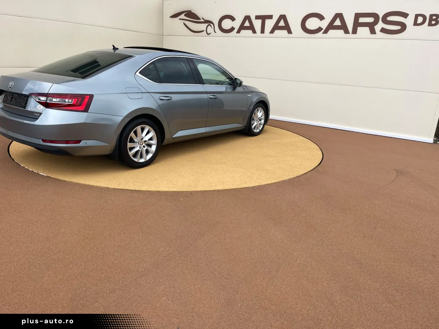 Skoda Superb 2.0TDI  BI-Xenon  Panoramic  Keyless  Webasto