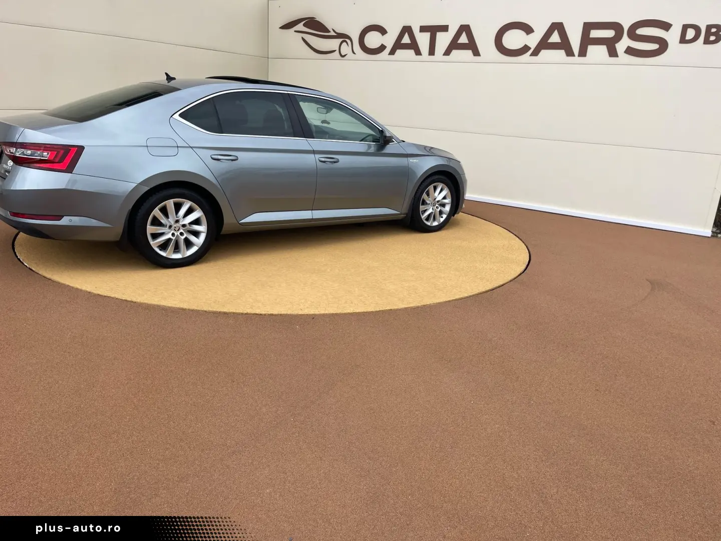 Skoda Superb 2.0TDI  BI-Xenon  Panoramic  Keyless  Webasto
