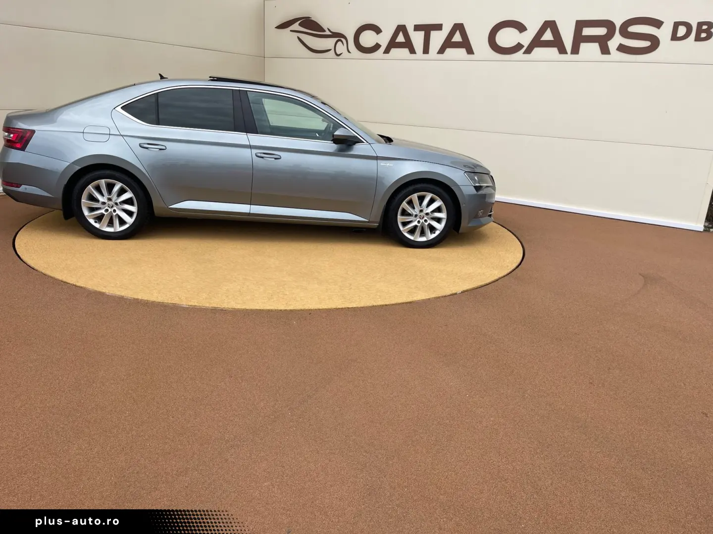 Skoda Superb 2.0TDI  BI-Xenon  Panoramic  Keyless  Webasto