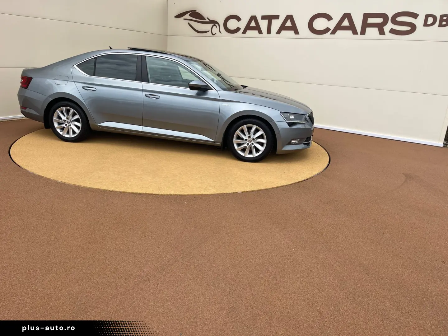 Skoda Superb 2.0TDI  BI-Xenon  Panoramic  Keyless  Webasto