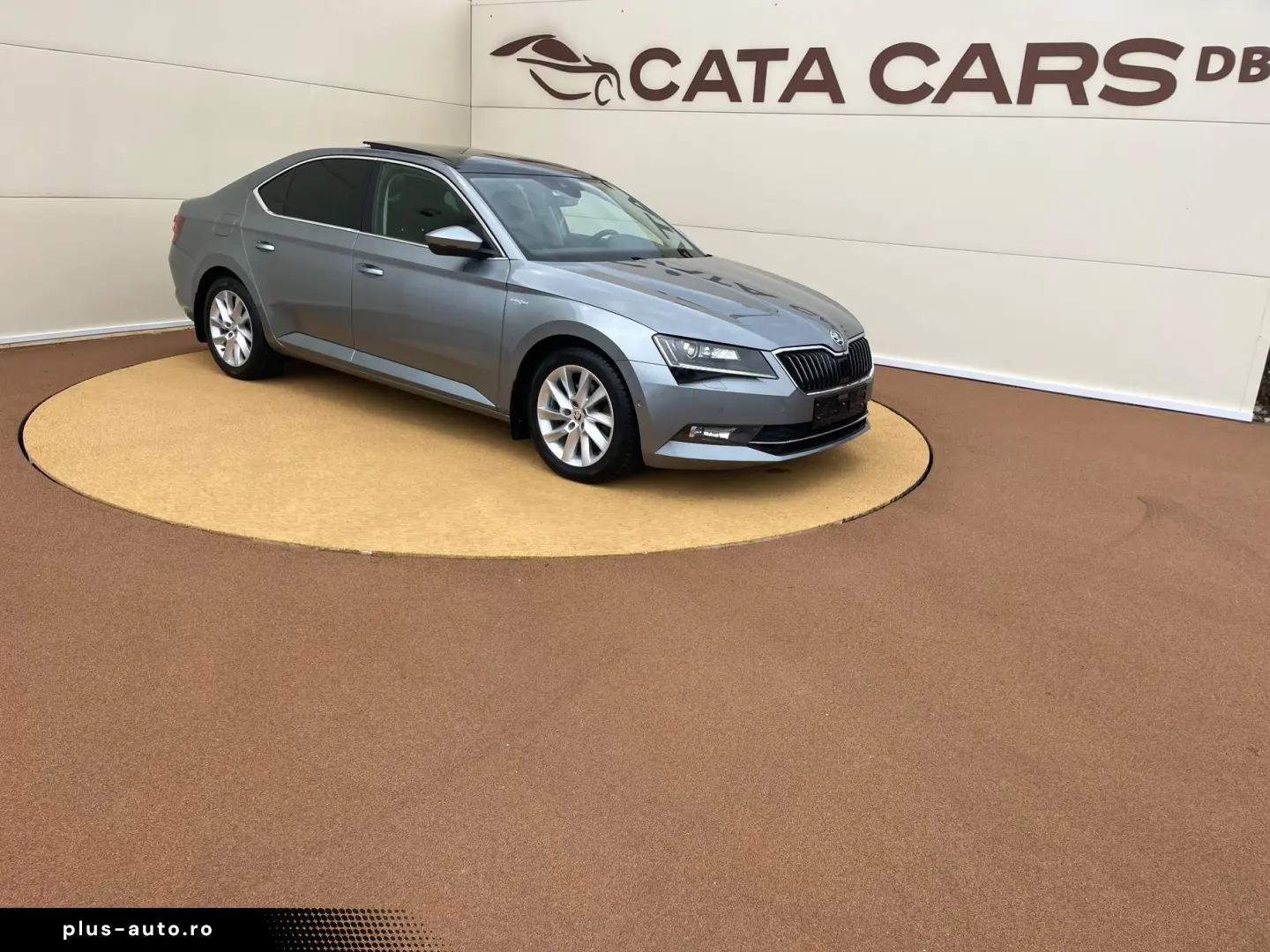 Skoda Superb 2.0TDI  BI-Xenon  Panoramic  Keyless  Webasto