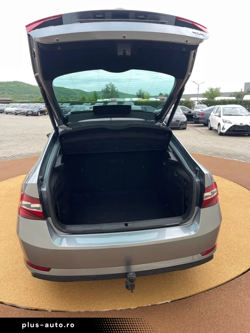 Skoda Superb 2.0TDI  BI-Xenon  Panoramic  Keyless  Webasto