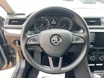 Skoda Superb 2.0TDI  BI-Xenon  Panoramic  Keyless  Webasto
