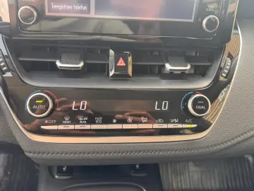Toyota Corolla  1.8 HSD BUSINESS HYBRID
