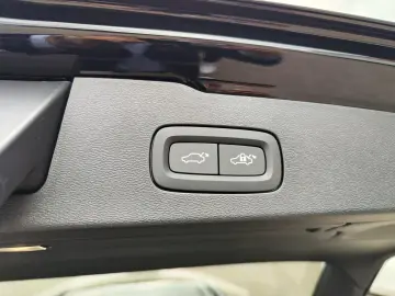 VOLVO V60 T6 AWD Ultra Dark 19  360  H&K LED PANO STHZ